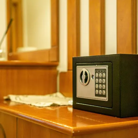 Bllok Bright Private Bedrooms With Private Bathroom On Shared 3* Tirana