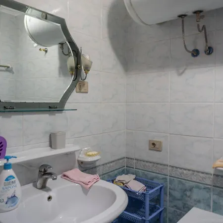 Vendégház Bllok Bright Private Bedrooms With Private Bathroom On Shared 3*