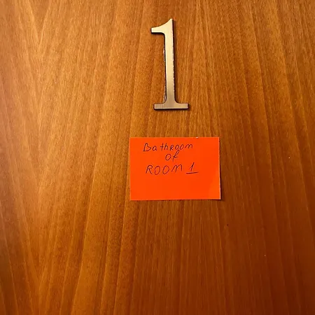 Bllok Bright Private Bedrooms With Private Bathroom On Shared Vendégház Tirana