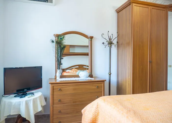 Bllok Bright Private Bedrooms With Private Bathroom On Shared Vendégház Tirana