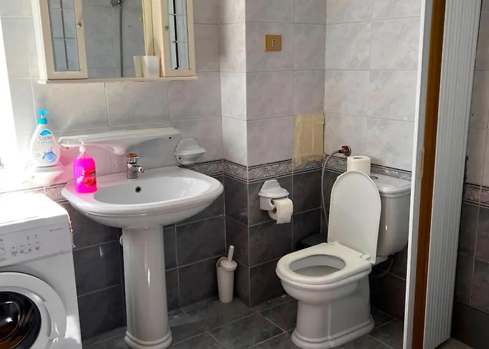 Bllok Bright Private Bedrooms With Private Bathroom On Shared Vendégház