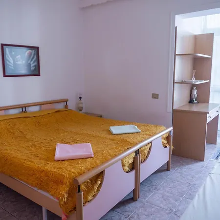 Bllok Bright Private Bedrooms With Private Bathroom On Shared ティラナ