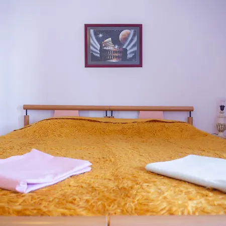 ゲストハウス Bllok Bright Private Bedrooms With Private Bathroom On Shared ティラナ