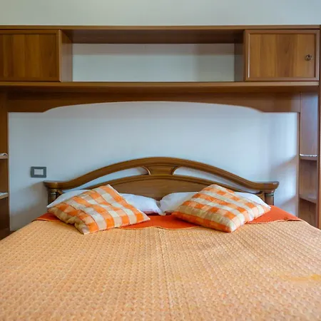 ゲストハウス Bllok Bright Private Bedrooms With Private Bathroom On Shared ティラナ