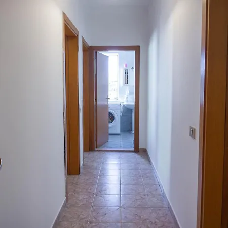 Bllok Bright Private Bedrooms With Private Bathroom On Shared 3* ティラナ
