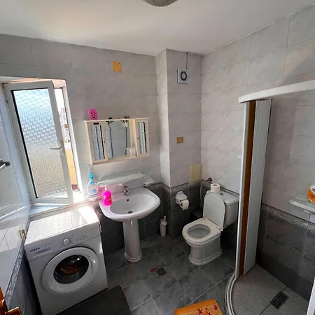 Bllok Bright Private Bedrooms With Private Bathroom On Shared ゲストハウス