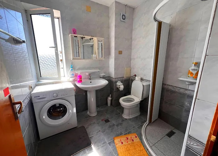 Affittacamere Bllok Bright Private Bedrooms With Private Bathroom On Shared 3*